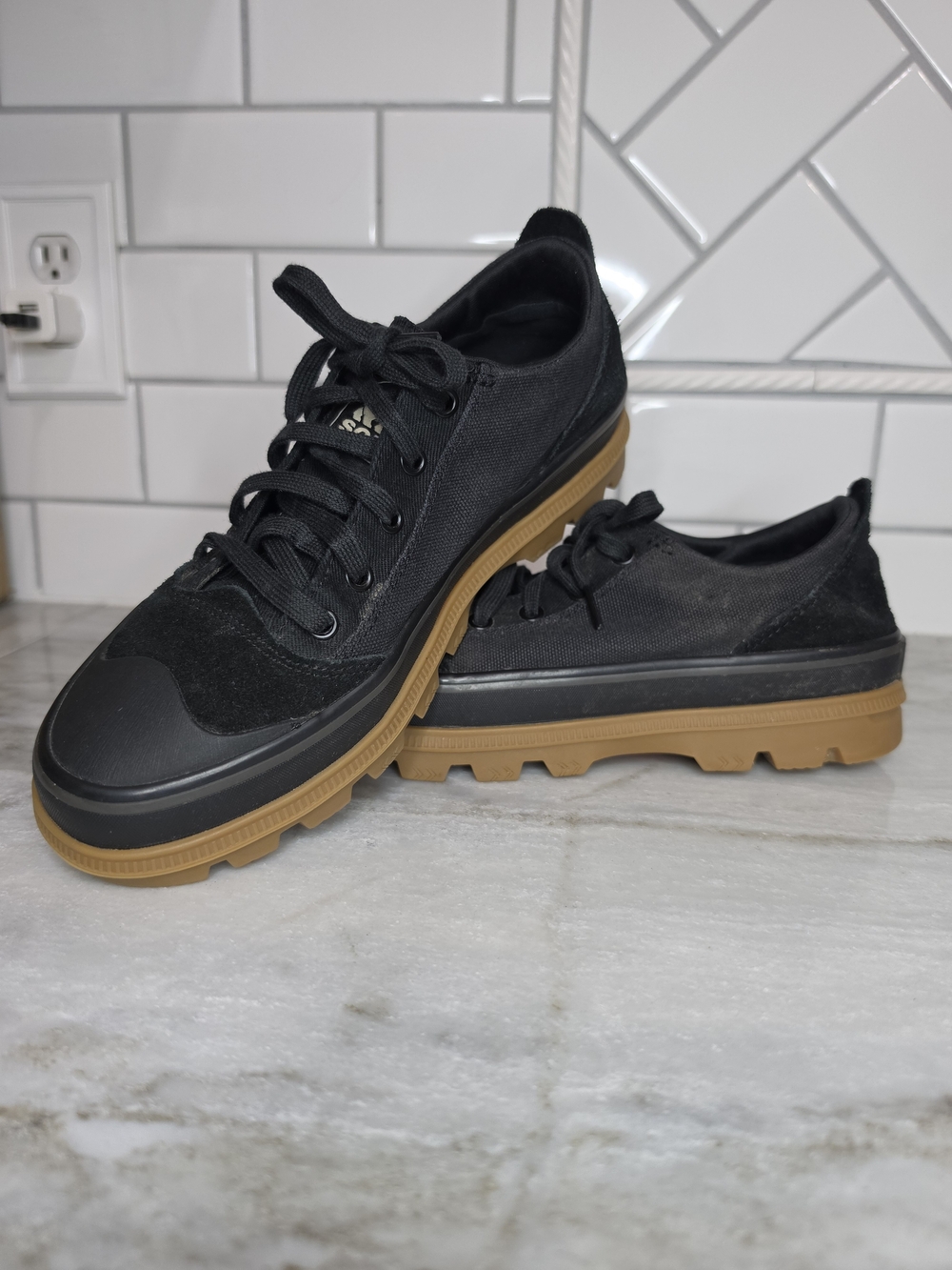 Sorel Metro II Low Sneakers Mens 8.5 Black Gum Sole